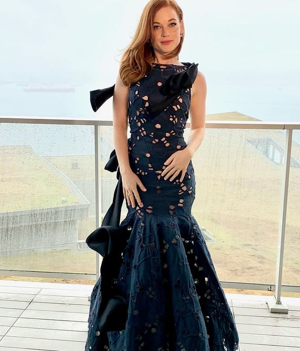Vestidos de gala, en casa: la no alfombra roja de los Globos de Oro 2021