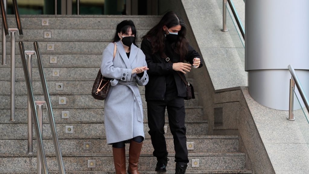 La actriz Beatriz Rico y su marido Rubén Ramírez tras dar el último adiós al cómico y actor