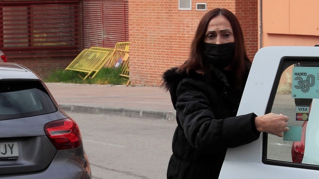 La actriz María Barranco a su llegada a la capilla ardiente