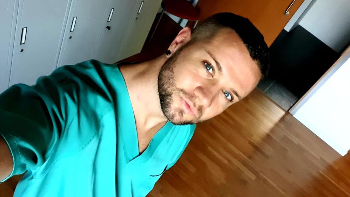 Néstor Peña, de cantante a auxiliar de enfermería: "He cantado muchísimo con mis pacientes durante estos meses" Néstor Peña, de cantante a auxiliar de enfermería: "He cantado muchísimo con mis pacientes durante estos meses"