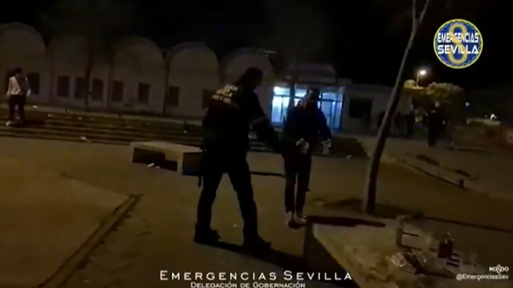Disuelto un botellón multitudinario en Sevilla con 60 jóvenes denunciados