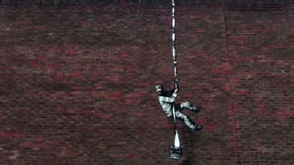 Aparece una pintura de Banksy en los muros de una cárcel de Reading