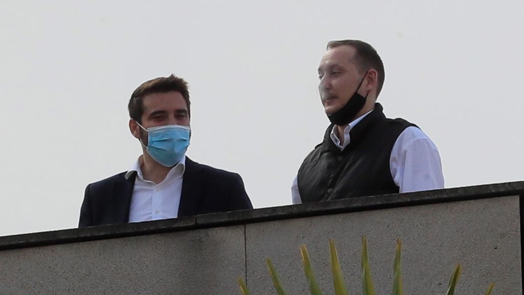 El periodista Javier Negre tras dar el último adiós al cómico