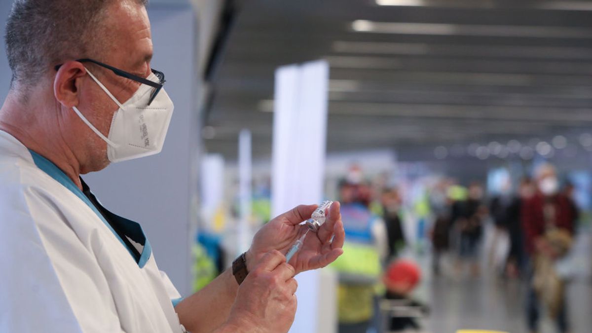 Madrid registra 1.378 casos y los hospitalizados por Covid bajan en un centenar Madrid registra 1.378 casos y los hospitalizados por Covid bajan en un centenar