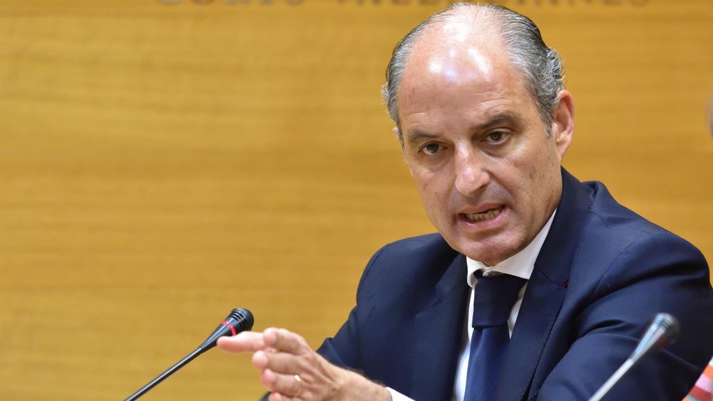 Francisco Camps dispuesto a optar a la alcaldía de Valencia aunque el PP asegura que "ahora hay cosas más importantes" Francisco Camps dispuesto a optar a la alcaldía de Valencia aunque el PP asegura que "ahora hay cosas más importantes"