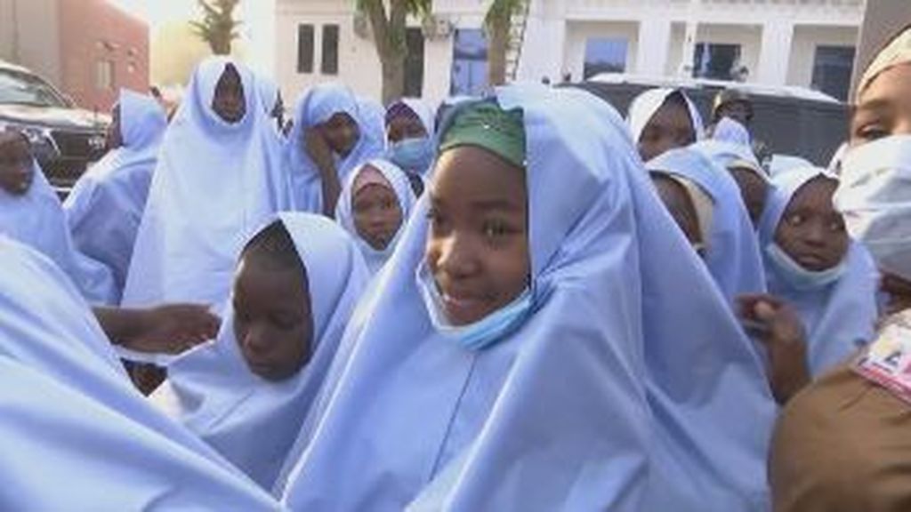 Nigeria anuncia la liberación de las casi 300 niñas secuestradas en un colegio