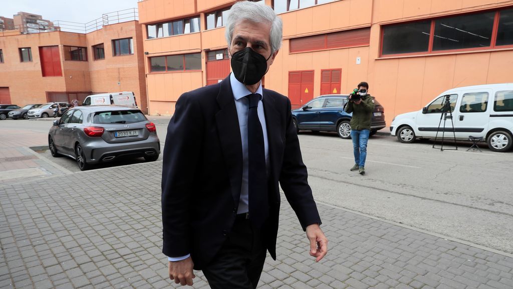 El diputado del PP, Adolfo Suárez Illana a su llegada a la capilla