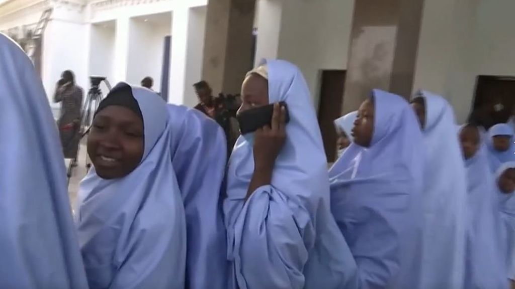 Las autoridades anuncian la liberación de las 300 niñas secuestradas en una escuela en Nigeria