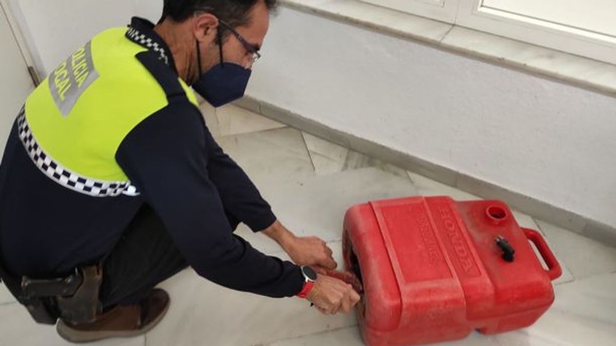 Unos niños que jugaban en una de Almuñecar encuentran más de 17 kilos de hachís en un bidón Unos niños que jugaban en una de Almuñecar encuentran más de 17 kilos de hachís en un bidón