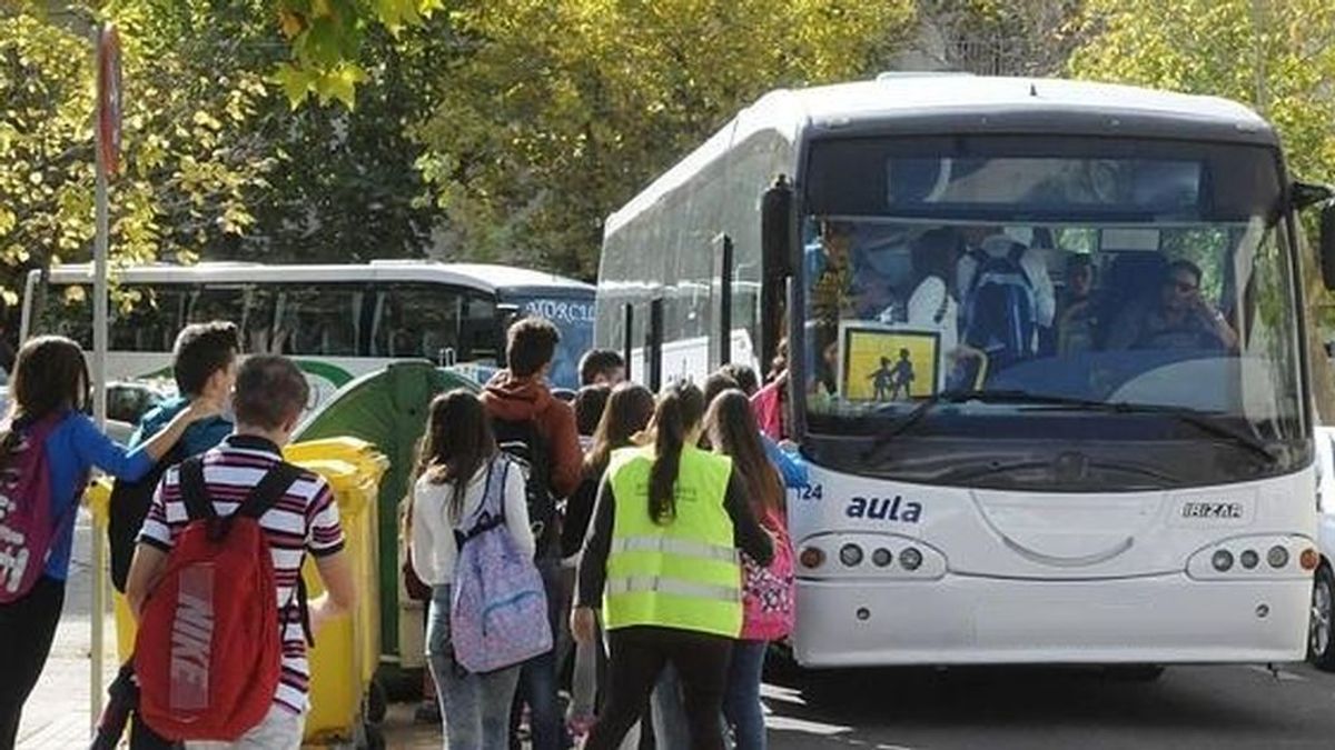 Una adolescente con discapacidad pasa seis horas encerrada y olvida en el interior de un autobús escolar Una adolescente con discapacidad pasa seis horas encerrada y olvida en el interior de un autobús escolar