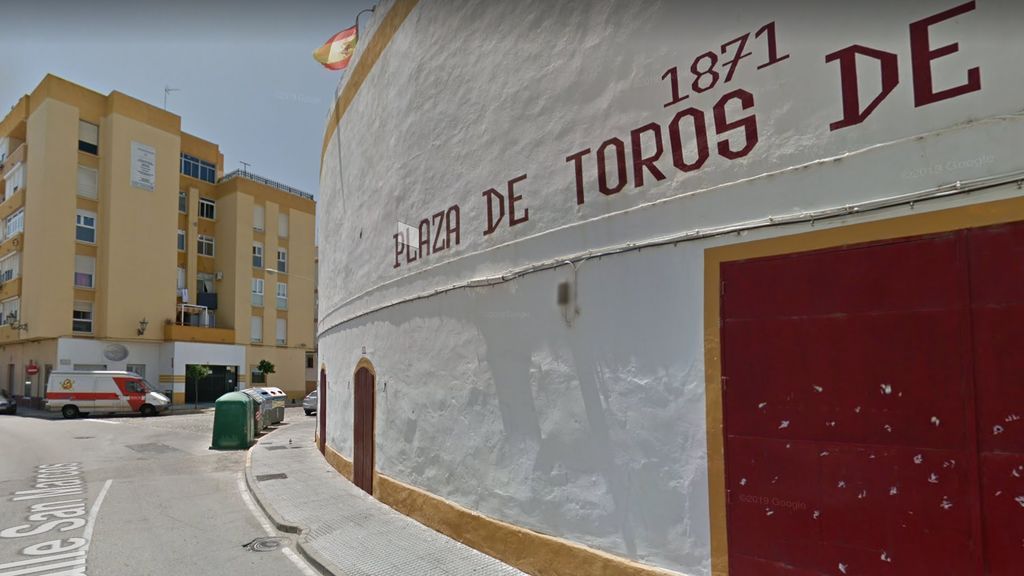 Exterior de la plaza de toros de San Fernando