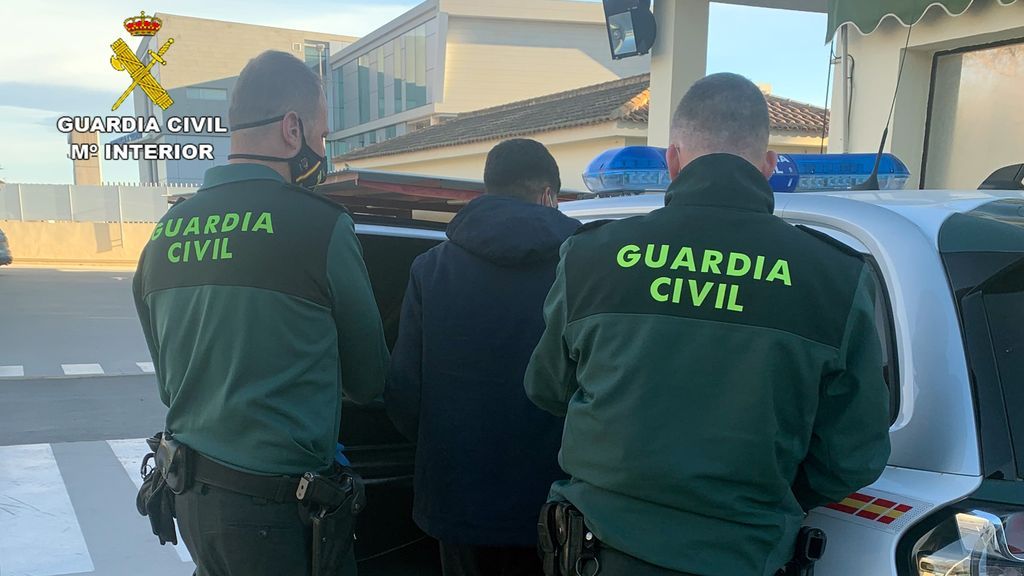 Detenido un conductor tras intentar arrollar a dos agentes en Colmenarejo.