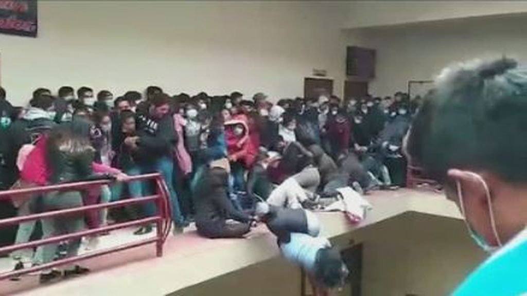 Mueren siete estudiantes al ceder una barandilla en una universidad de Bolivia
