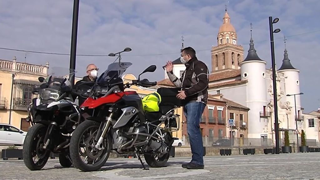 Juan y Alfredo, los curas moteros que recorren las carreteras de Valladolid