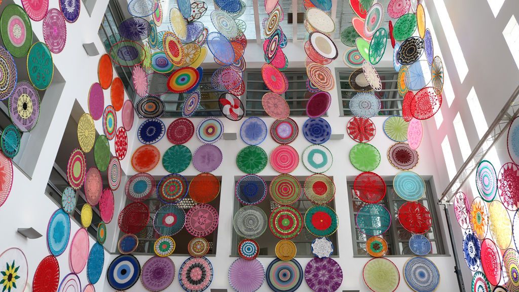 Macro toldo de croché tejido por 300 mujeres de un pueblo de Huelva