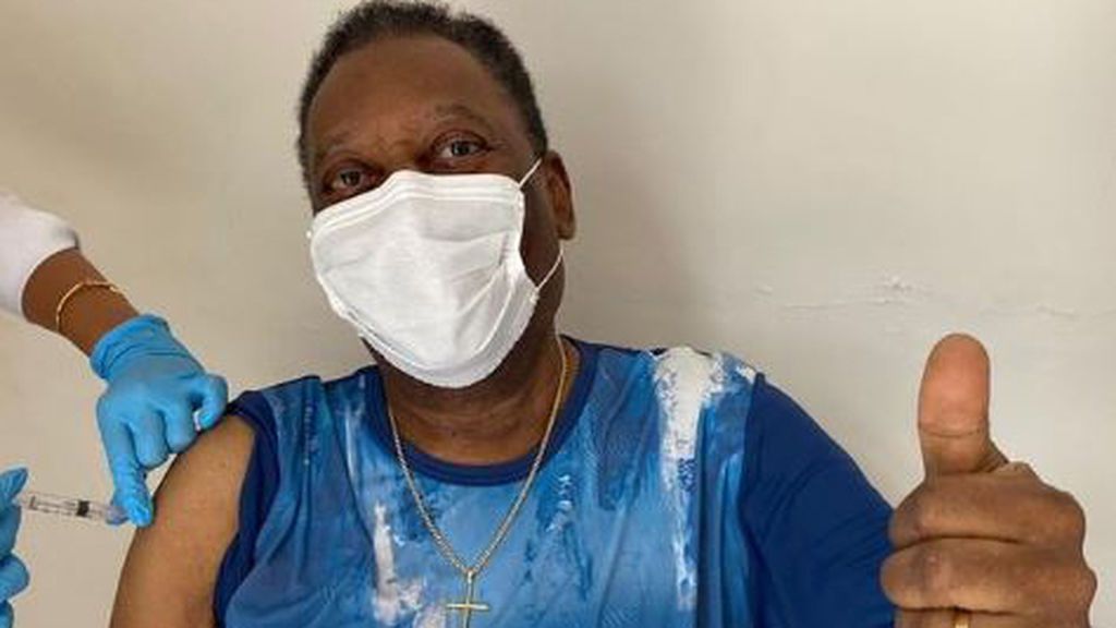 Pelé da ejemplo a sus 80 años con la vacunación con el coronavirus: "Hoy es un día inolvidable" Pelé da ejemplo a sus 80 años con la vacunación con el coronavirus: "Hoy es un día inolvidable"