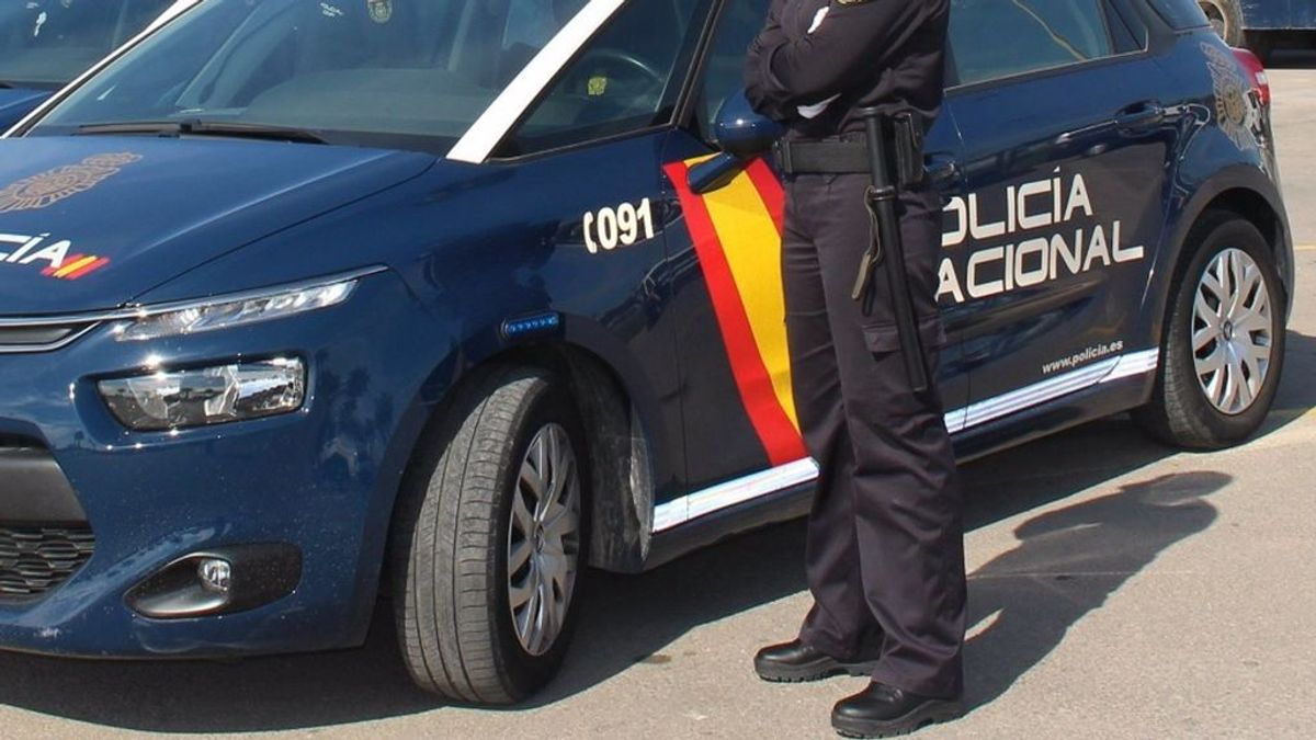 La Policía Nacional detiene a una madre tras amenazar a su hijo de 10 años con un cuchillo La Policía Nacional detiene a una madre tras amenazar a su hijo de 10 años con un cuchillo