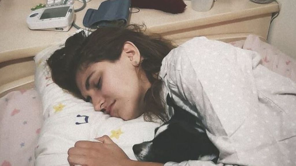 Una familia valenciana necesita 70.000 euros para tratar a su hija de la la 'enfermedad del suicidio'