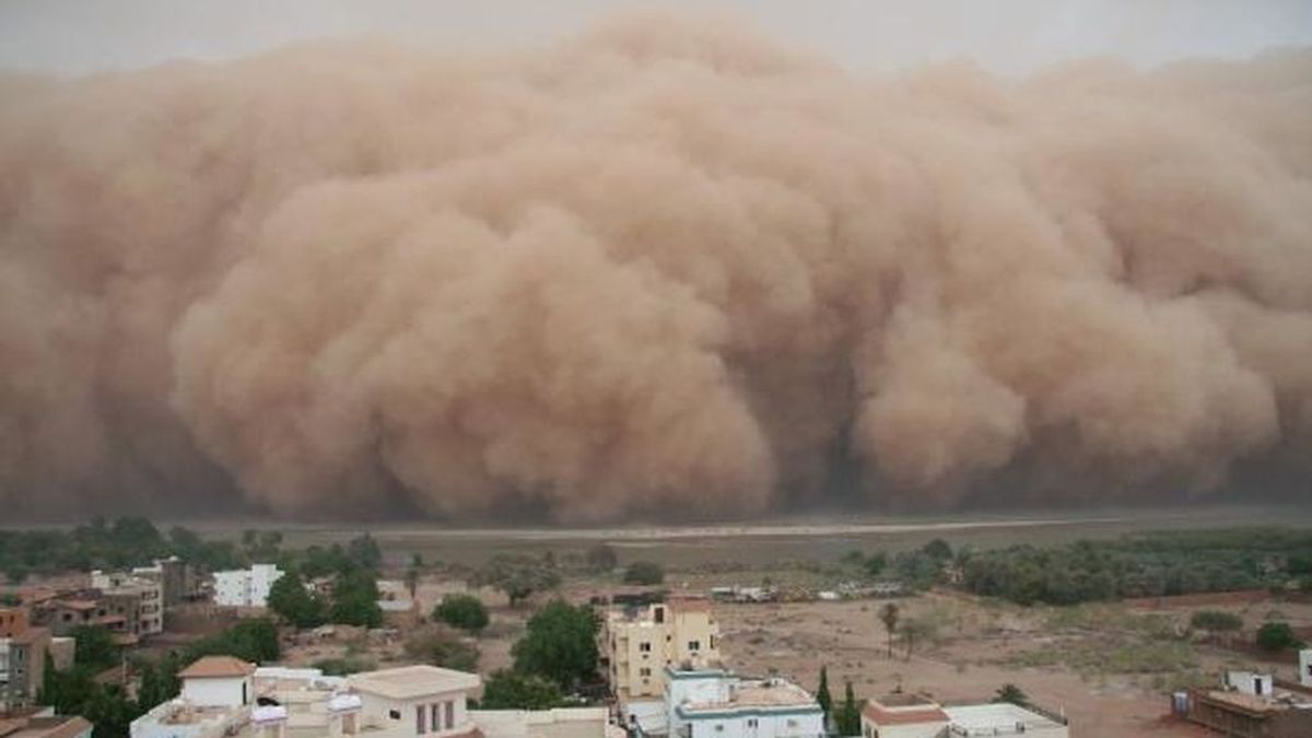 ¿Dónde se originan las tormentas de polvo que provocan lluvias de sangre?