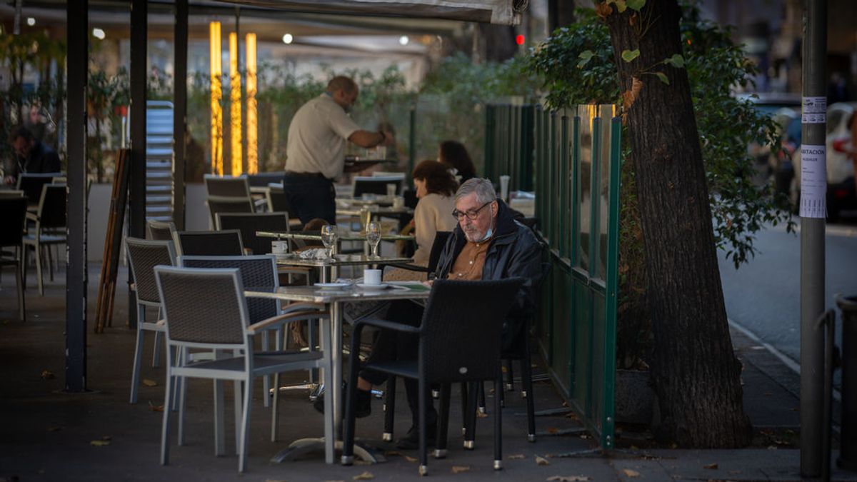 Cataluña relaja las medidas: bares y restaurantes podrán abrir hasta las 17:00 horas a partir del lunes Cataluña relaja las medidas: bares y restaurantes podrán abrir hasta las 17:00 horas a partir del lunes