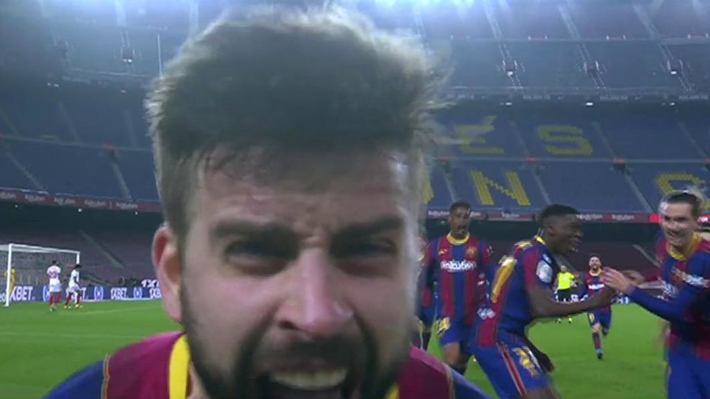 Pique se fue directo a la cámara, como Maradona en el Mundial de 1994.