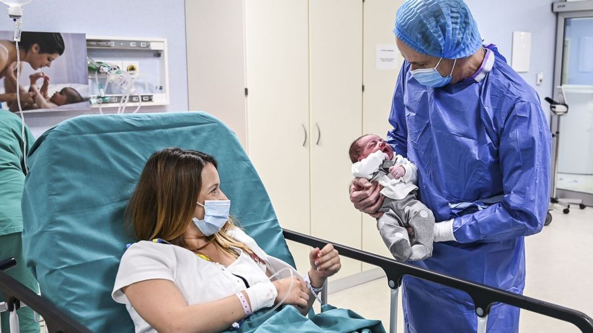 El contacto piel con piel de madres con covid y bebés no aumenta el riesgo de contagio El contacto piel con piel de madres con covid y bebés no aumenta el riesgo de contagio