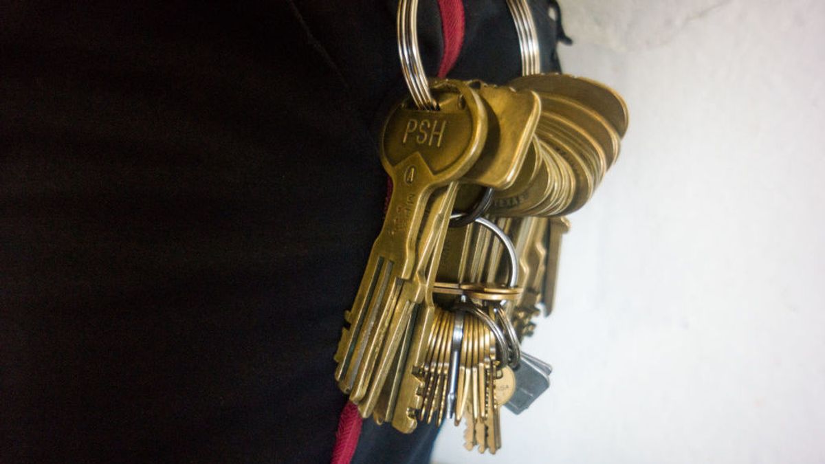 Cambian las 600 cerraduras de una prisión alemana porque un becario publicó una imagen de la llave maestra