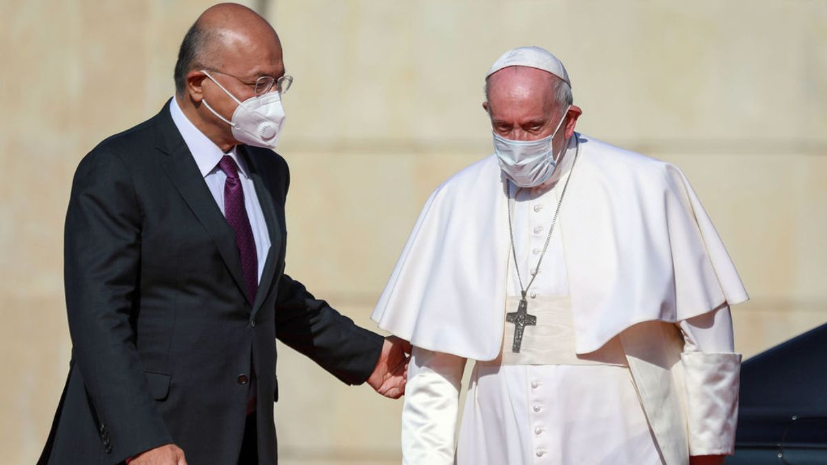 El Papa Francisco llega a Bagdad para una arriesgada e histórica gira por Irak