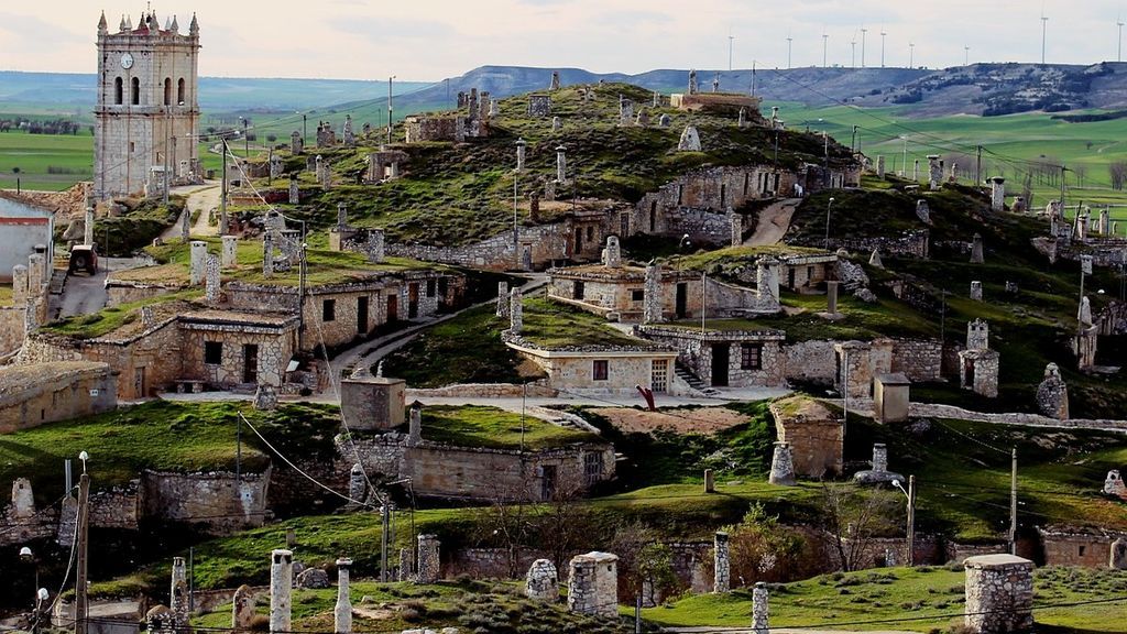1199px-Panorámica_de_las_bodegas_de_Baltanás