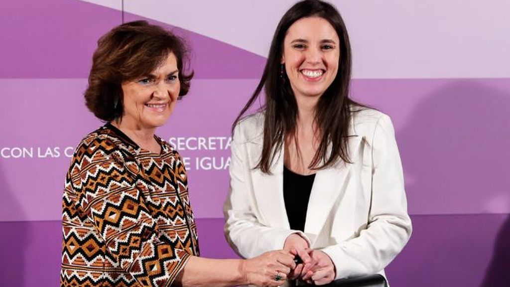 La vicepresidenta primera, Carmen Calvo ha paralizado la presentación de la Ley Trans impulsada por la presidenta de Igualdad, Irene Montero