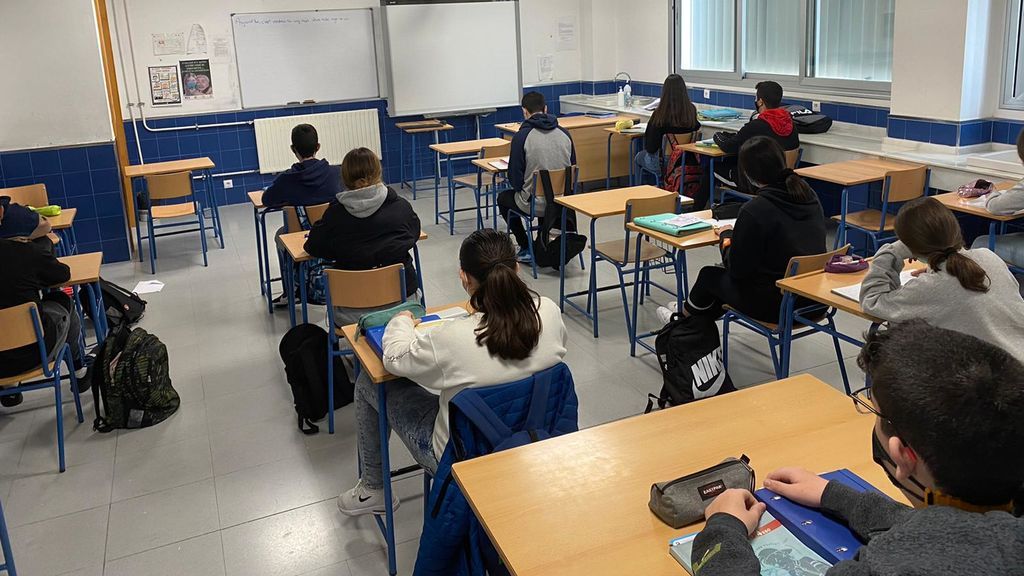 Profesores de instituto piden la vacunación de los docentes mayores de 55 años: “Están nerviosos ante la falta de información”