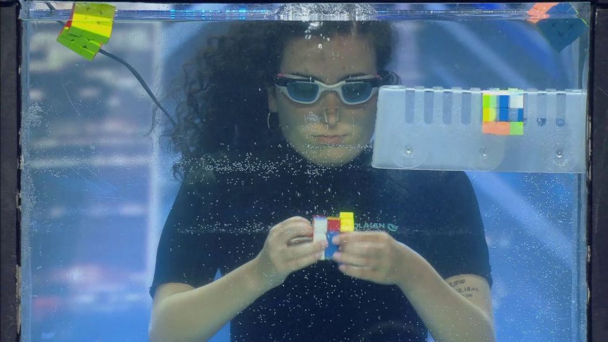 Berta se supera a sí misma con el cubo de Rubik