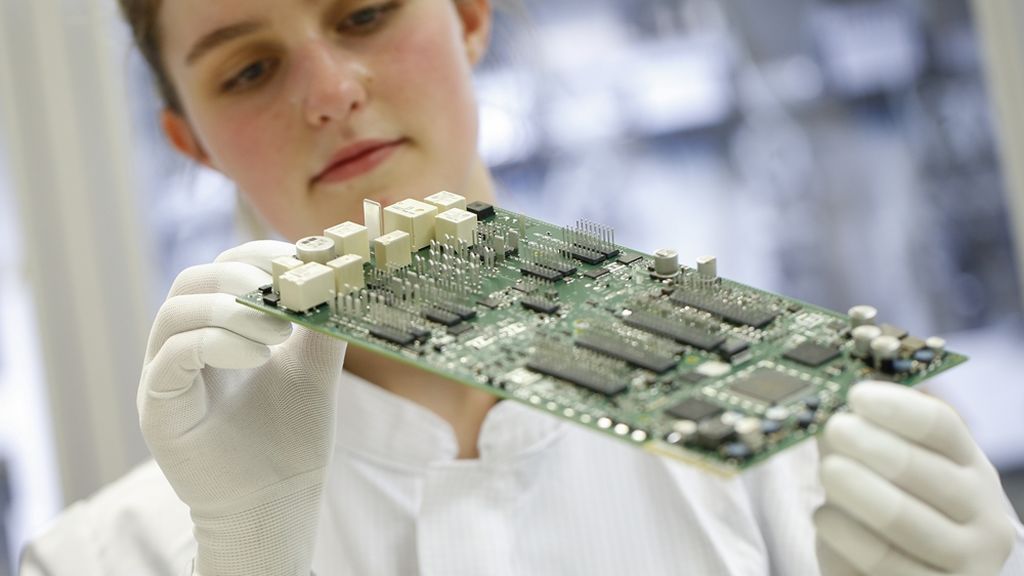 La desconocida lucha por el supercerebro del coche: quien domine el software dominará el automóvil