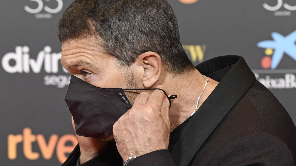 Antonio Banderas en la alfombra roja de los Premios Goya 2021