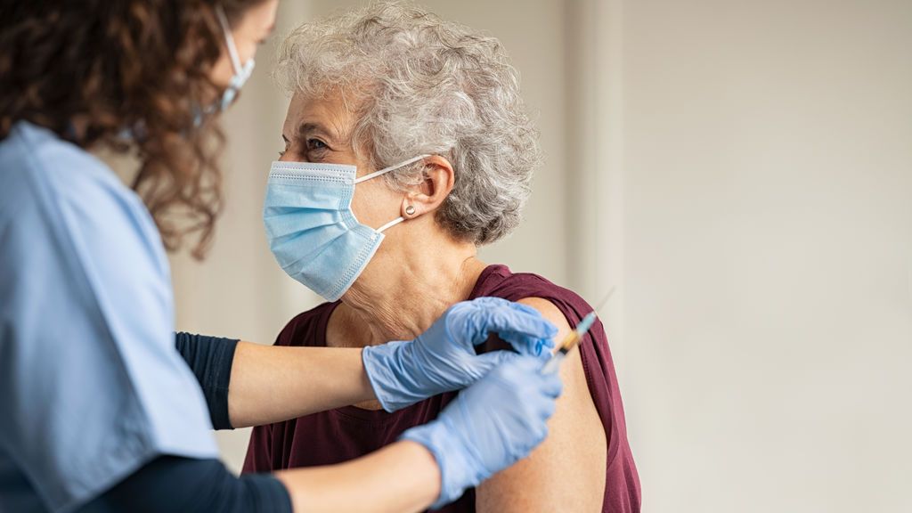Italia recluta a los médicos residentes para acelerar su campaña de vacunas Italia recluta a los médicos residentes para acelerar su campaña de vacunas
