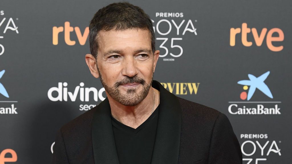 Antonio Banderas en la alfombra roja de los Premios Goya 2021