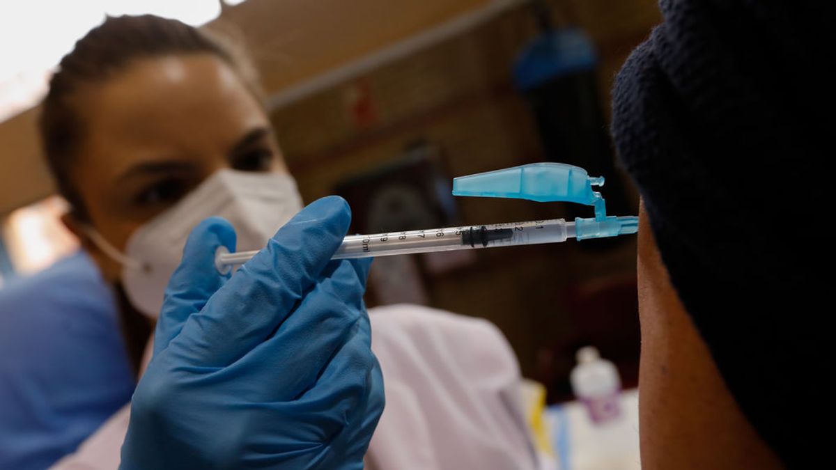 Un estudio computacional prevé un descenso del 60% en las muertes por covid en mayo gracias a las vacunas