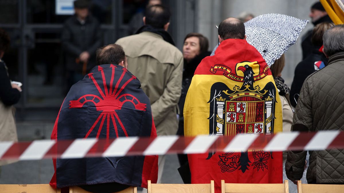 Multan a 35 simpatizantes falangistas que se habían desplazado de Madrid a Valladolid a una manifestación Multan a 35 simpatizantes falangistas que se habían desplazado de Madrid a Valladolid a una manifestación