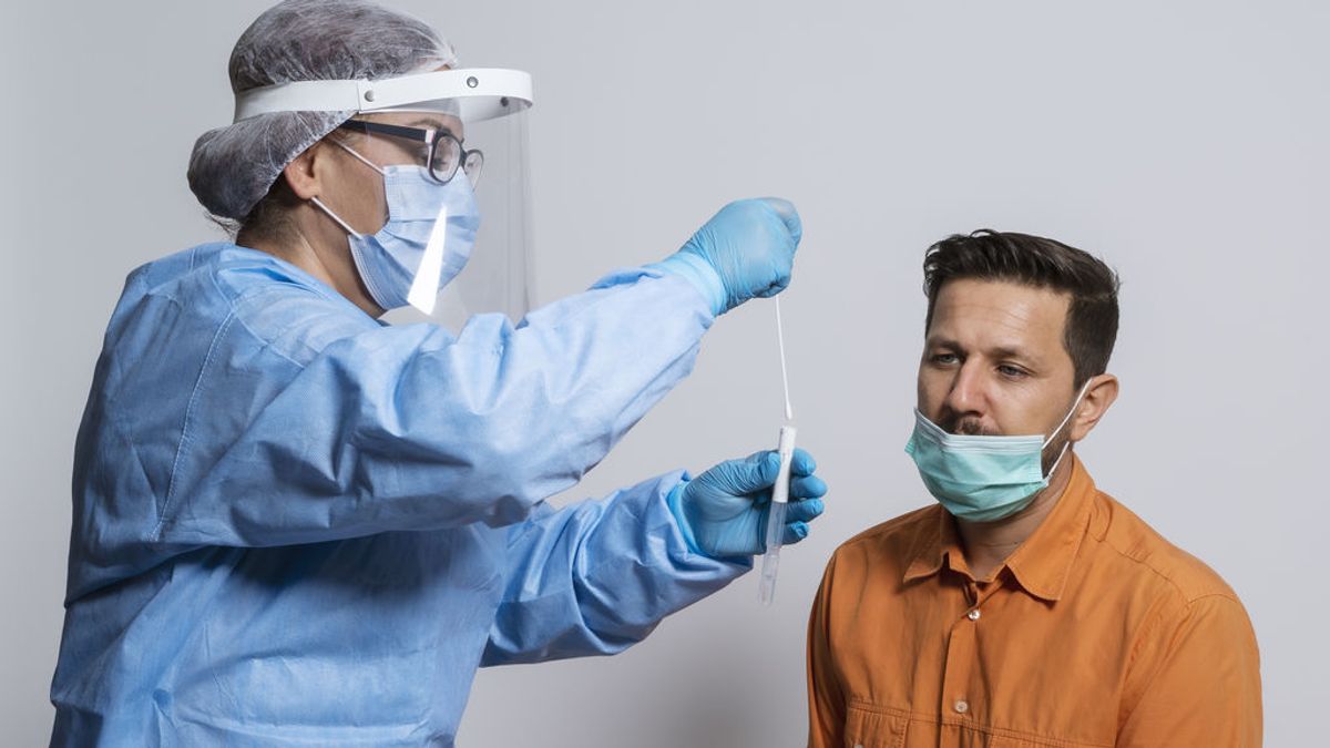 Reino Unido contagiará de coronavirus a 90 voluntarios sanos para estudiar el proceso de la enfermedad Reino Unido contagiará de coronavirus a 90 voluntarios sanos para estudiar el proceso de la enfermedad