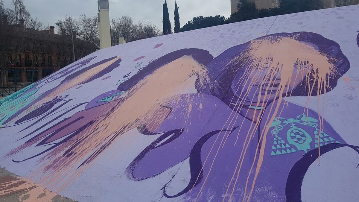 El mural feminista de Alcalá de Henares amanece vandalizado un día después de la visita de Carmen Calvo El mural feminista de Alcalá de Henares amanece vandalizado un día después de la visita de Carmen Calvo