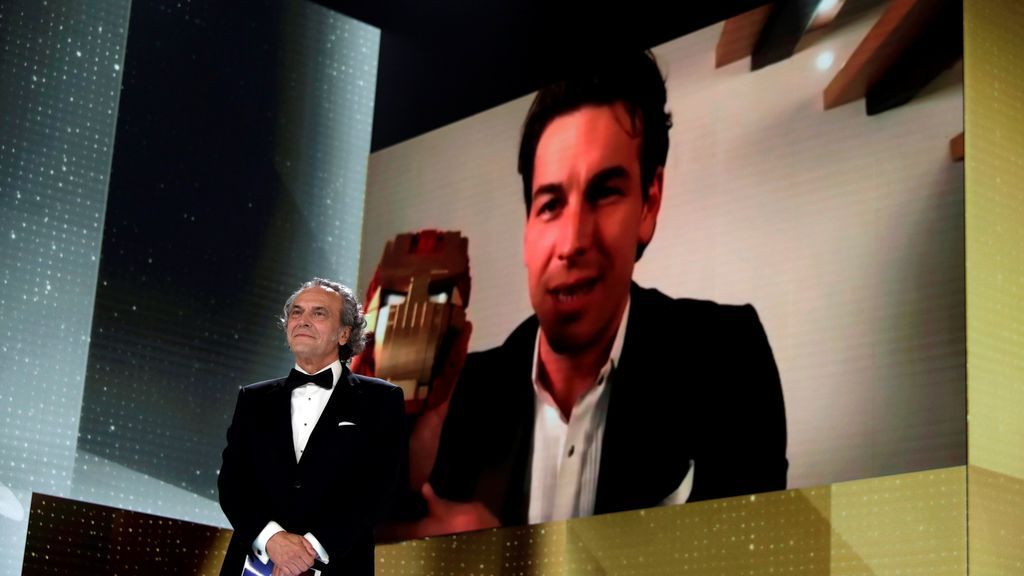 José Coronado y Mario Casas en la gala de la 35 edición de los Premios Goya
