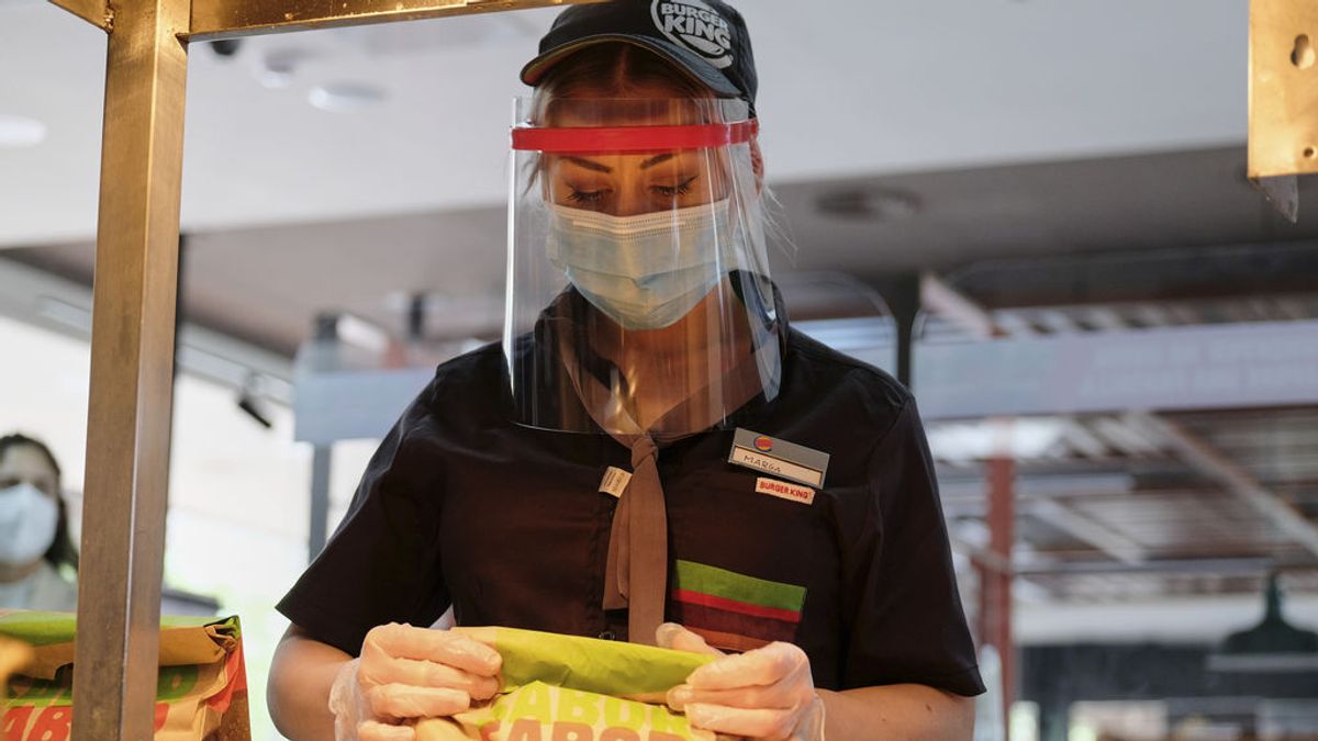 El tuit de Burger King que ha encendido el 8M: Las mujeres, en la cocina El tuit de Burger King que ha encendido el 8M: Las mujeres, en la cocina