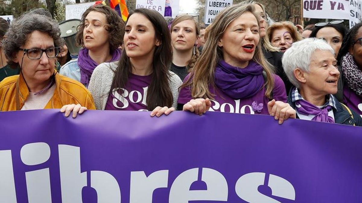 Ayuso prohíbe una charla de Montero por el 8M en un instituto porque "no permite el adoctrinamiento de alumnos" Ayuso prohíbe una charla de Montero por el 8M en un instituto porque "no permite el adoctrinamiento de alumnos"