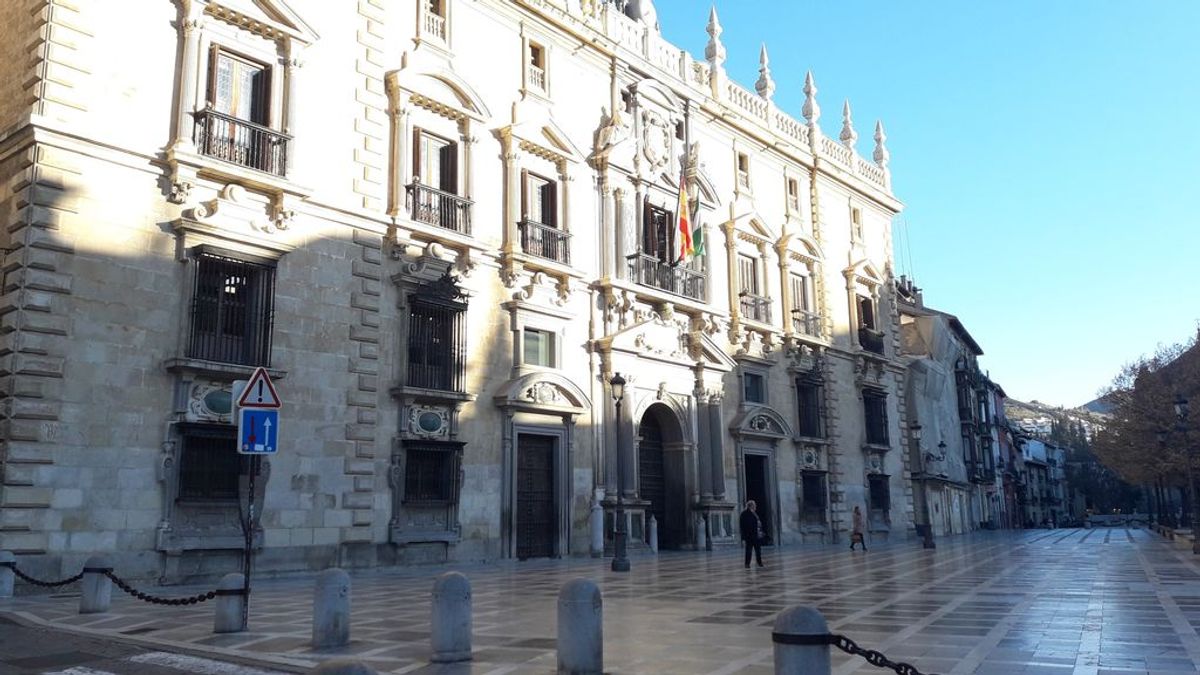Condenado a seis años de cárcel por compartir 85 vídeos de pornografía infantil en Almería Condenado a seis años de cárcel por compartir 85 vídeos de pornografía infantil en Almería