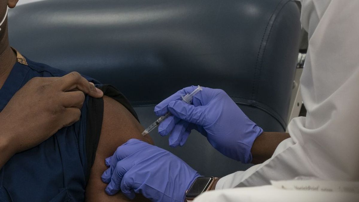 Estados Unidos avala que los vacunados se reúnan en interiores sin mascarilla