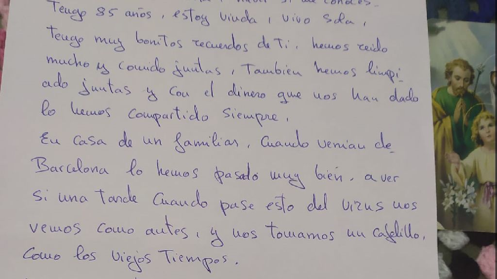 Los abuelos de un pueblo de Granada se mandan cartas tras un año sin verse
