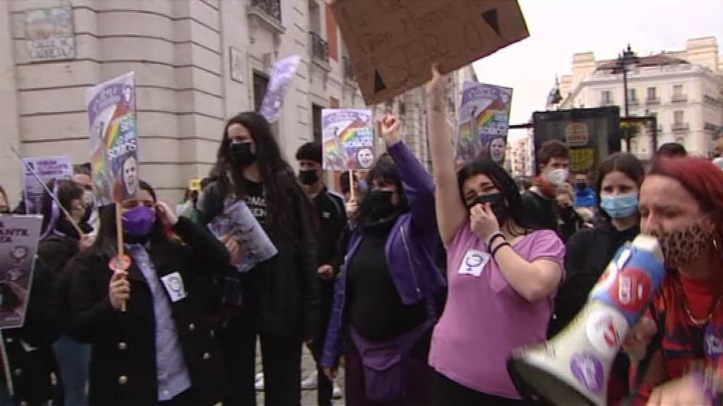 Mujeres en la Puerta del Sol de Madrid