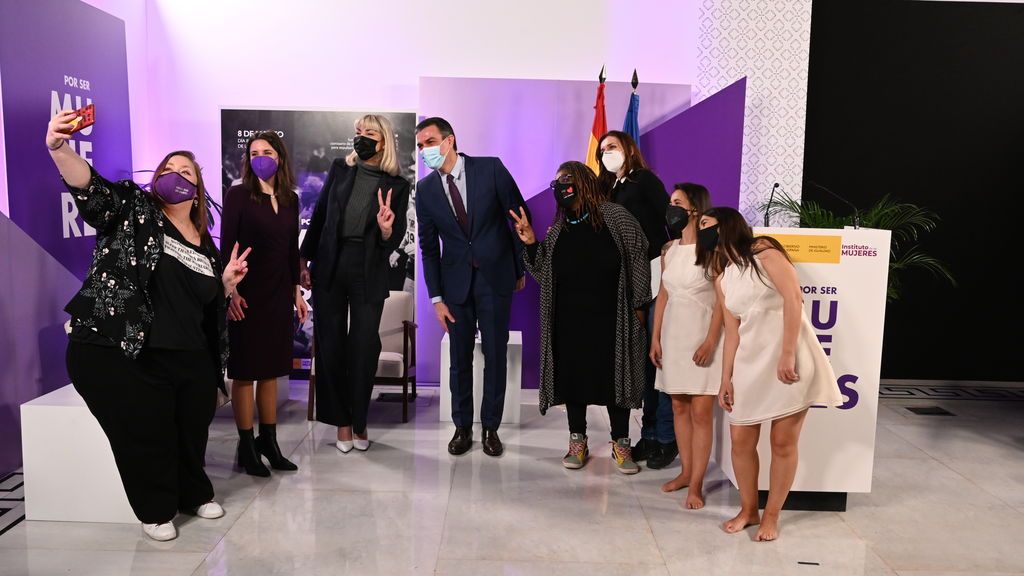 Pedro Sánchez en la celebración del 8M en el Ministerio de Igualdad