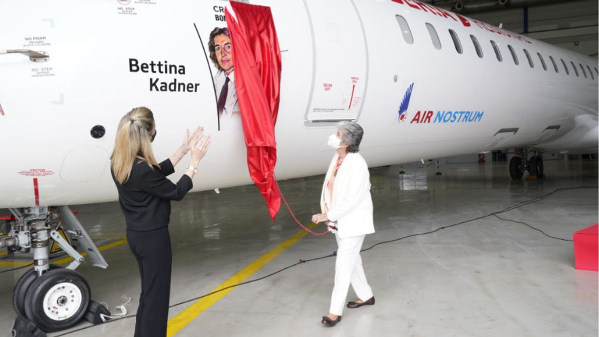 Bettina Kadner, la primera mujer en pilotar un avión comercial en España que soportó todo tipo de burlas Bettina Kadner, la primera mujer en pilotar un avión comercial en España que soportó todo tipo de burlas