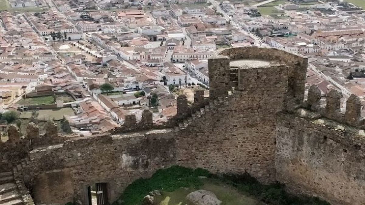 Los 22 positivos de un colegio de Burguillos (Badajoz) suben la incidencia de Extremadura Los 22 positivos de un colegio de Burguillos (Badajoz) suben la incidencia de Extremadura